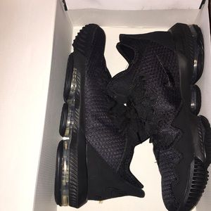 Nike air Lebron triple black 16